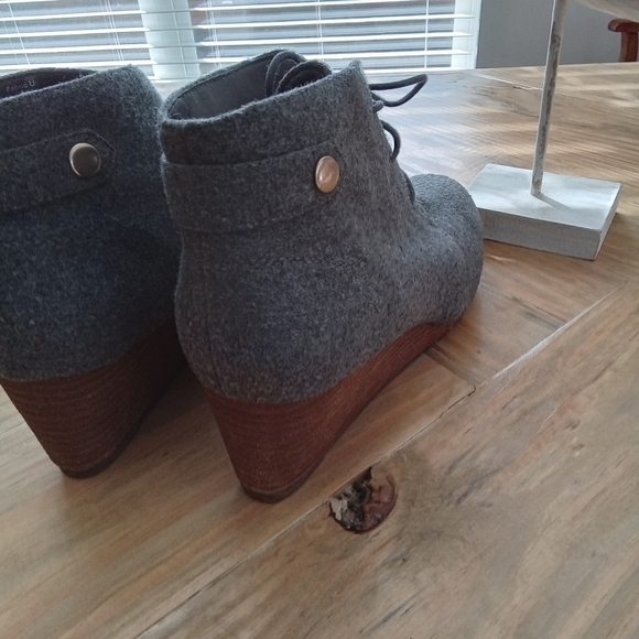 Dr. Sholl's Grey Flannel Conquer  Wedge Booties Size 10 M - Picture 4 of 7